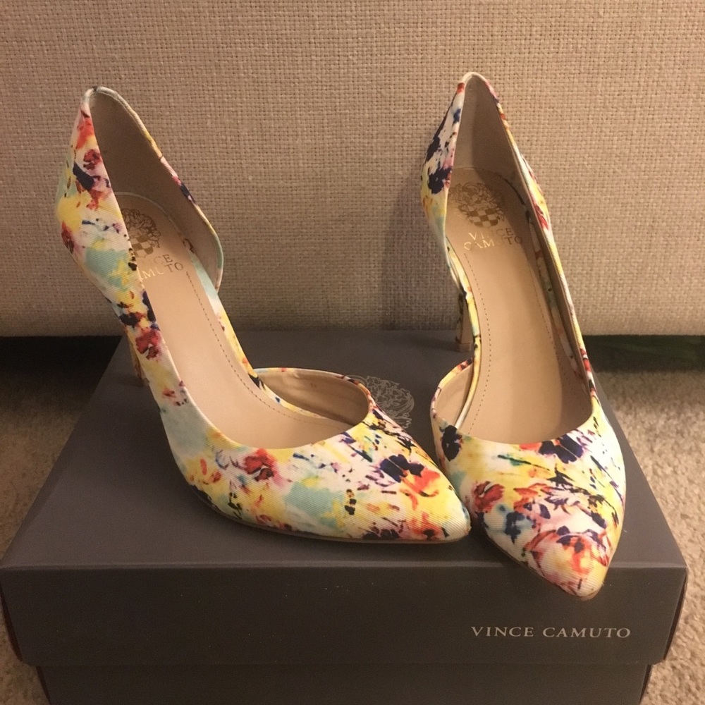 Vince Camuto multicolored heels 👠